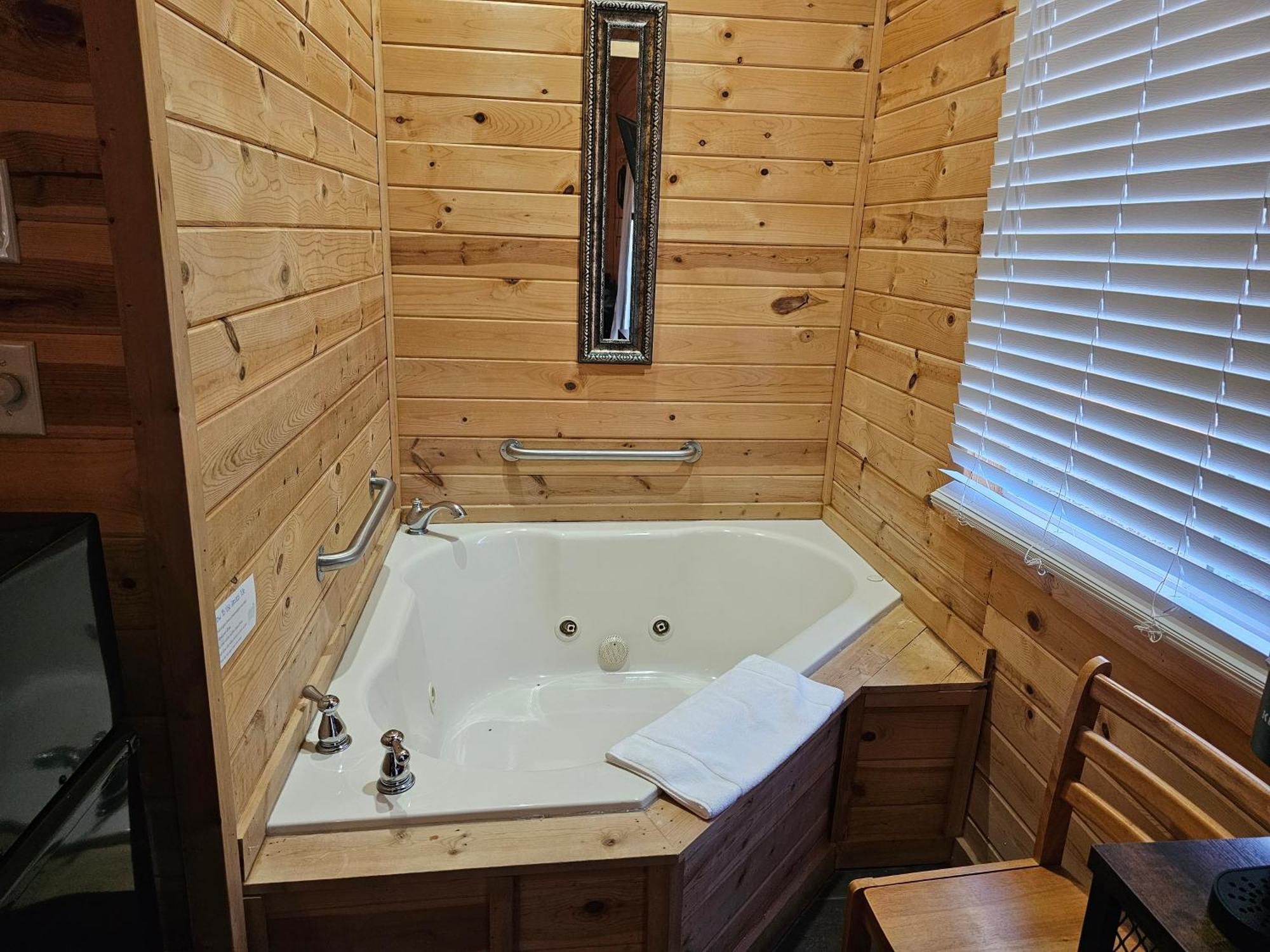 5 Min To Beaver Lake-King Bed-Fire Pit-Jetted Tub #5 Eureka Springs Eksteriør bilde